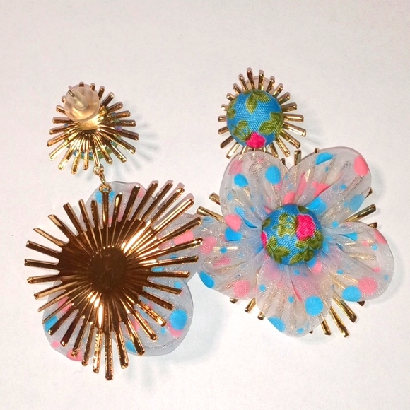 GORGEOUS FLORAL STATEMENT EARRINGS - Picture 3 of 4